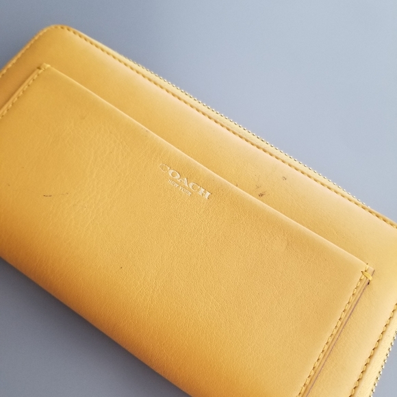 LV 44-000  Coach Large Zippy compact wallet - Picture 4 of 8